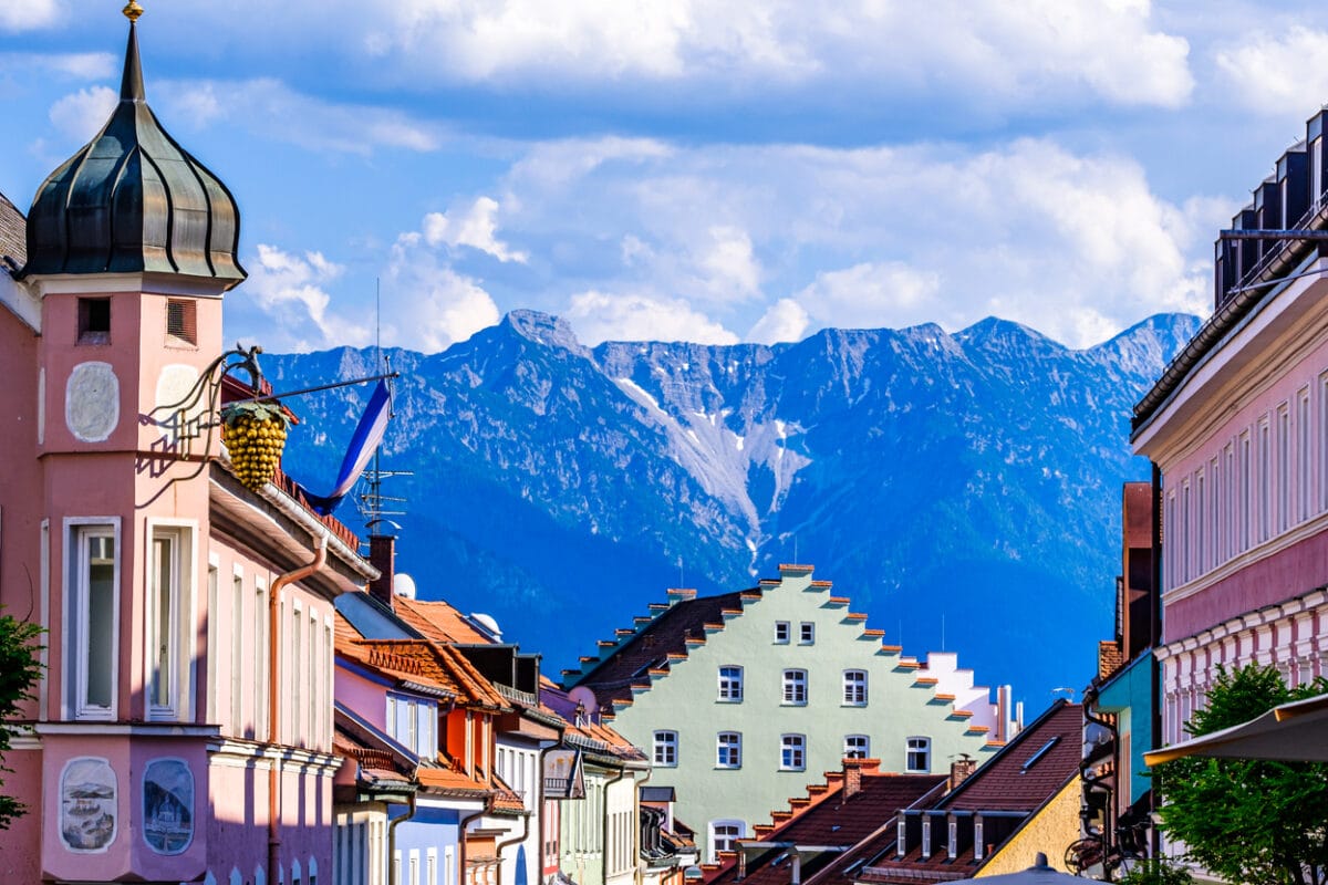 Farbenfrohen Häuser der Altstadt von Murnau