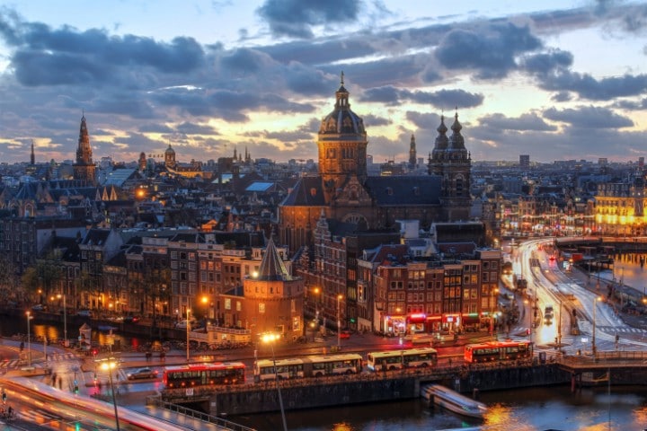 In Amsterdam wünschen sich die Einheimischen zu Silvester "Gelukkig Nieuwjaar".