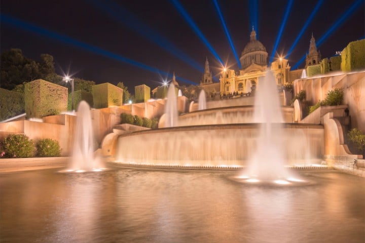 Am magischen Brunnen am Fuße des Palau Nacional kann man seine Glückstrauben in traumhafter Umgebung genießen.