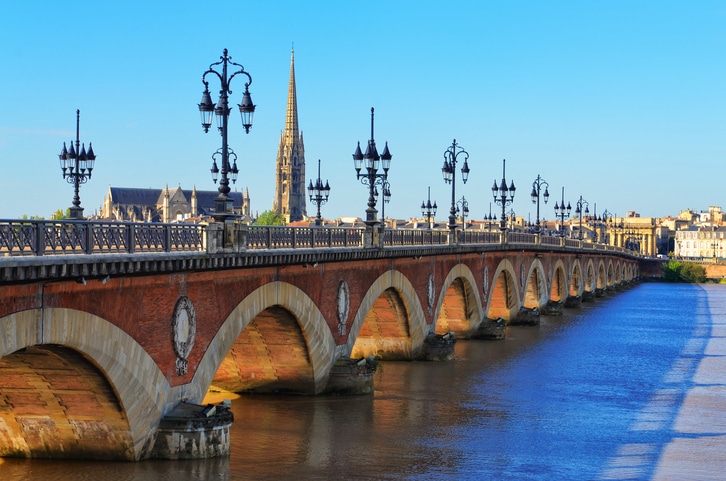 Brücke Pont de Pierre in Bordeaux.