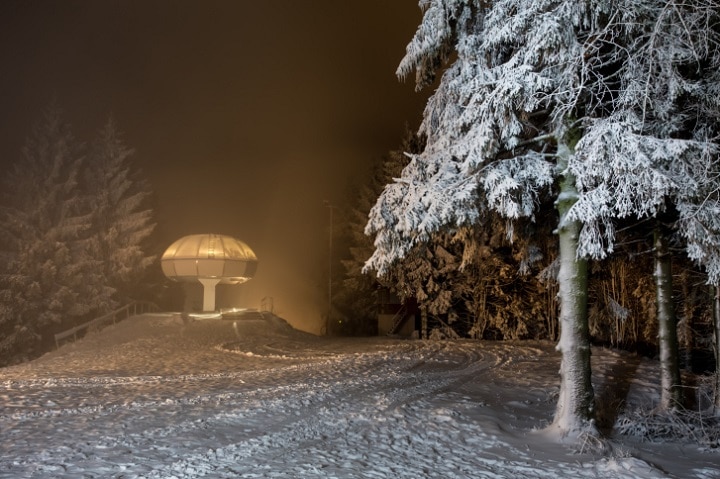 Größtes Skigebiet im Sauerland ist das Skiliftkarussell Winterberg mit 25 Liftanlagen auf bis 842 Meter Höhe.