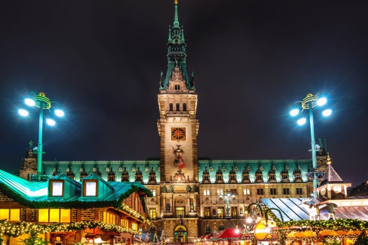 Hamburger Rathausmarkt zu Weihnachten