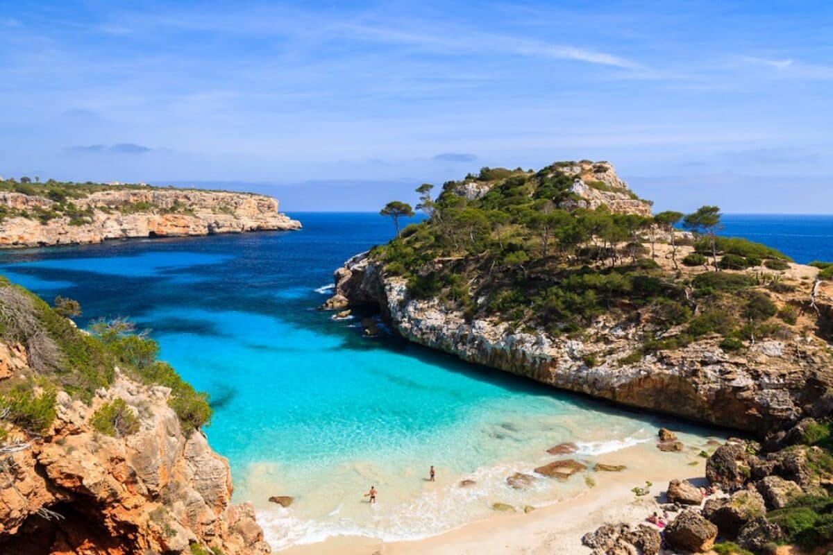 leerer strand auf mallorca