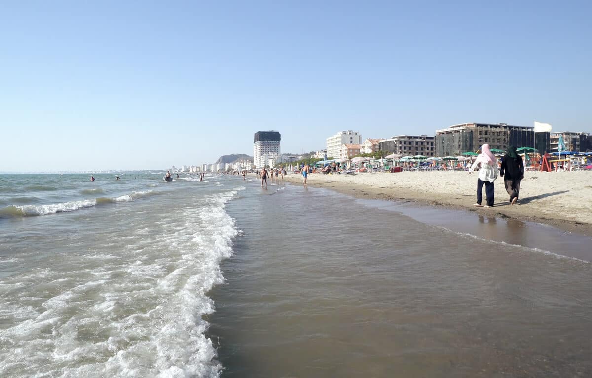 Strand Golem in Durres in Albanien