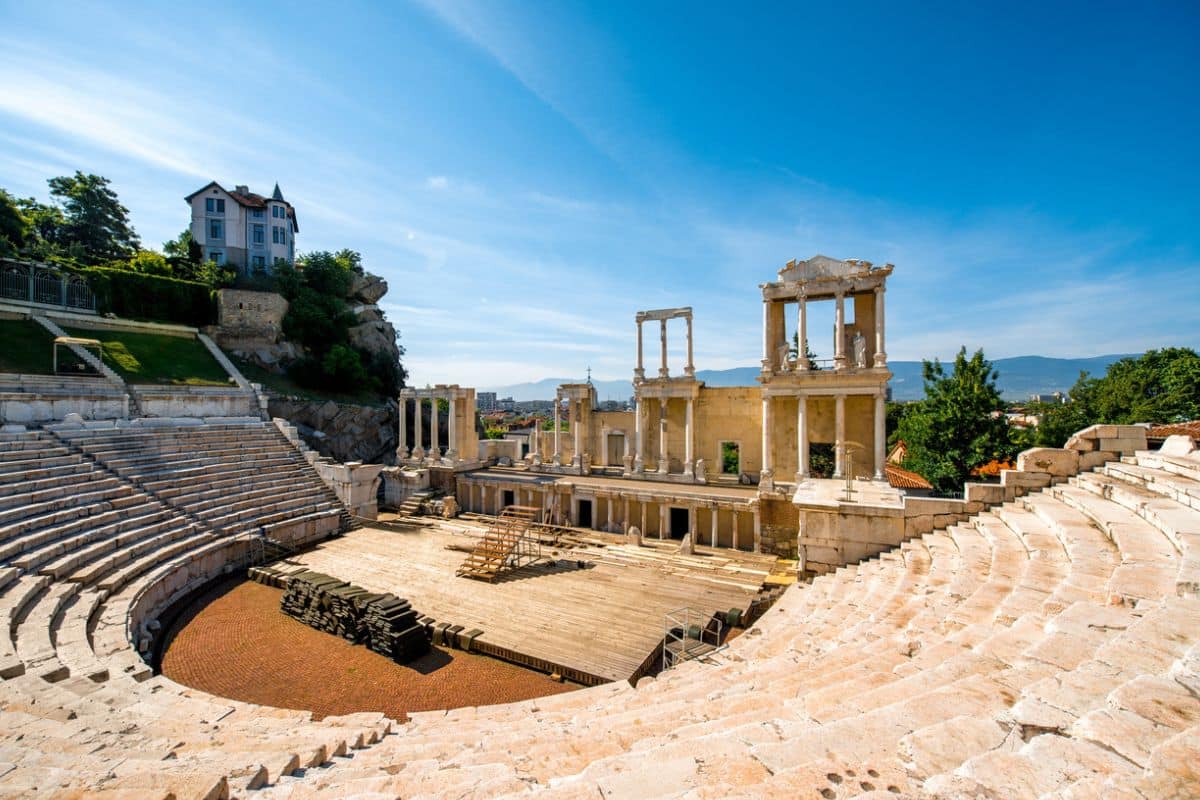 Römisches Theater in Plovdiv gehört zu einer Besichtigung bei Kulturreisen.