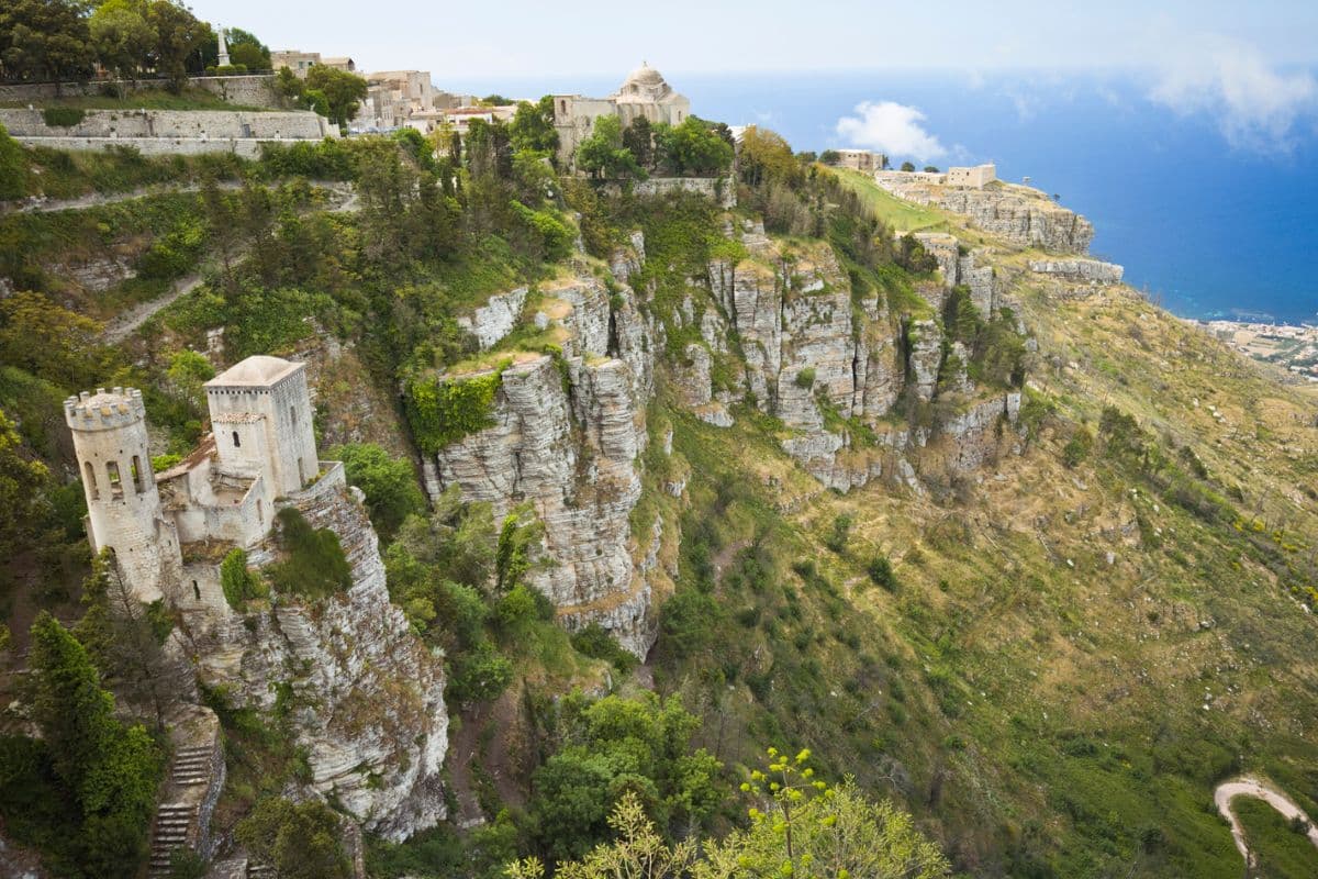 Blick auf Erice in der Nähe von Trampini, einer der Sizilien Geheimtipps