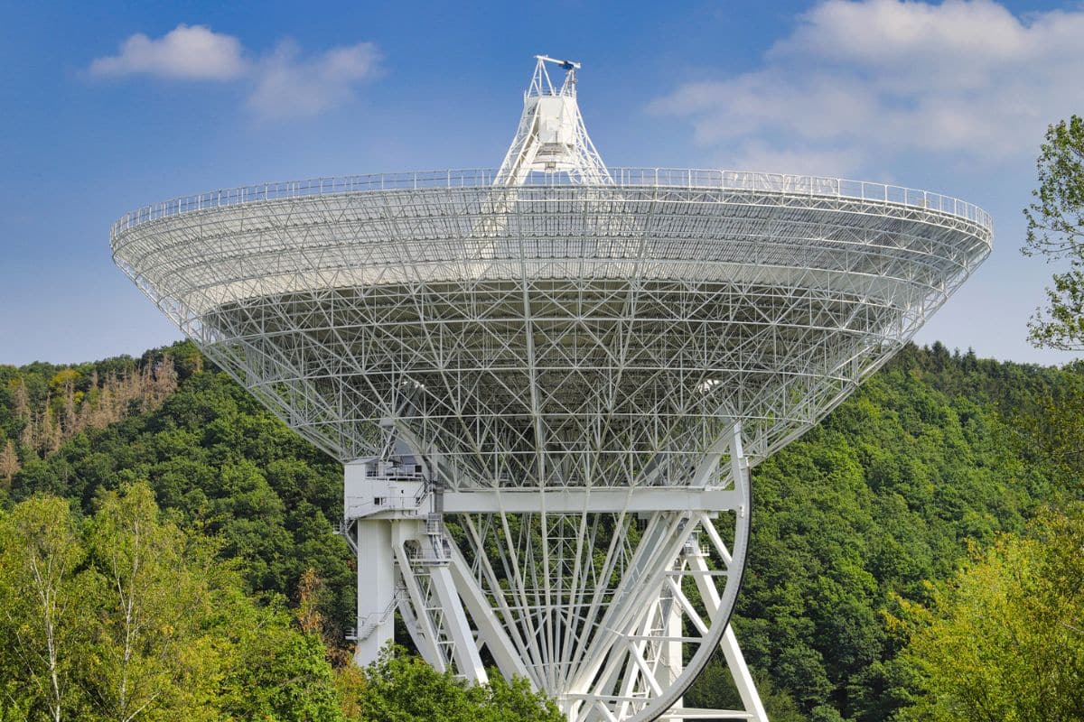 Das Radioteleskop ist eine der Sehenswürdigkeiten der Eifel