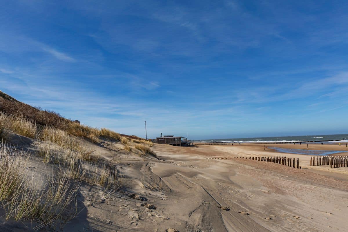 Blick auf einen der Strände der Niederlande in Zeeland, Domburg