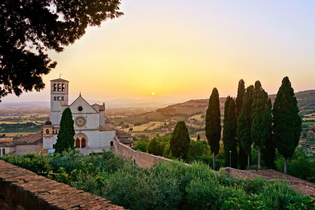 Basilika San Francis de Assisi in Umbrien, eines unserer Top Urlaubsziele 2026.