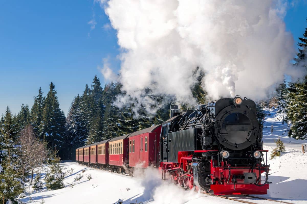 Die Brockenbahn im Harz eignet sich für einen Ausflug mit Kindern im Winter.